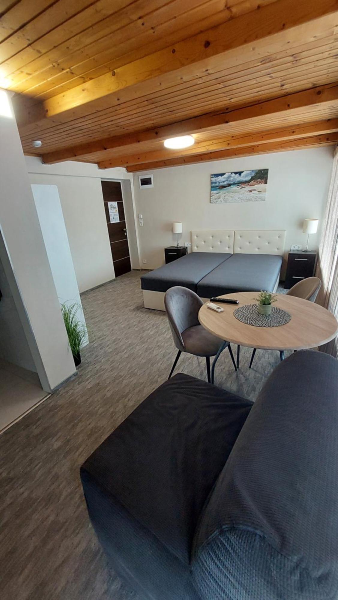 Kinizsi Udvar Apartmanház Balatonboglár Dış mekan fotoğraf